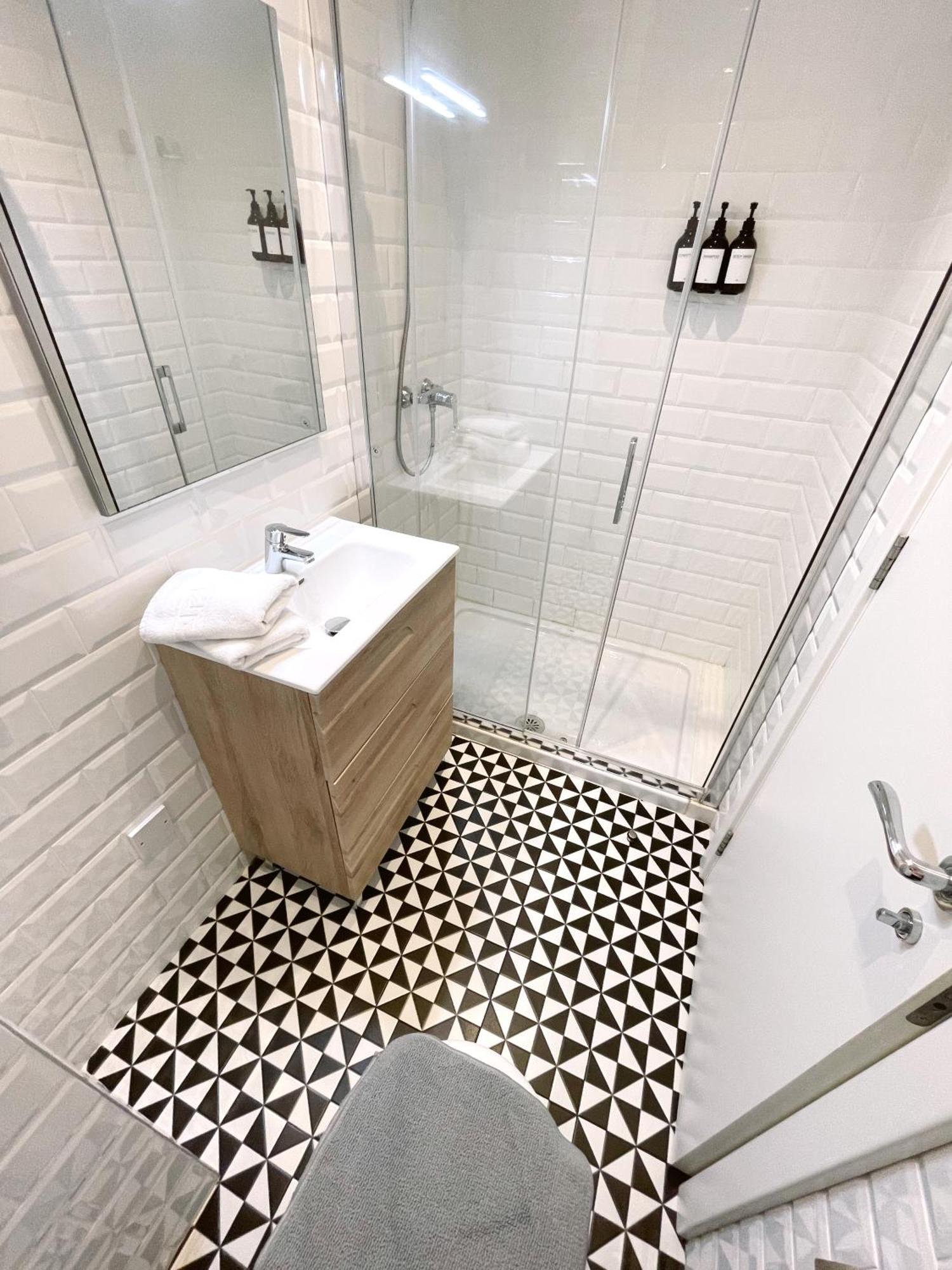 Delightful City Centre Studio Clarendon Apartment - Grand Central House ยิบรอลตาร์ ภายนอก รูปภาพ
