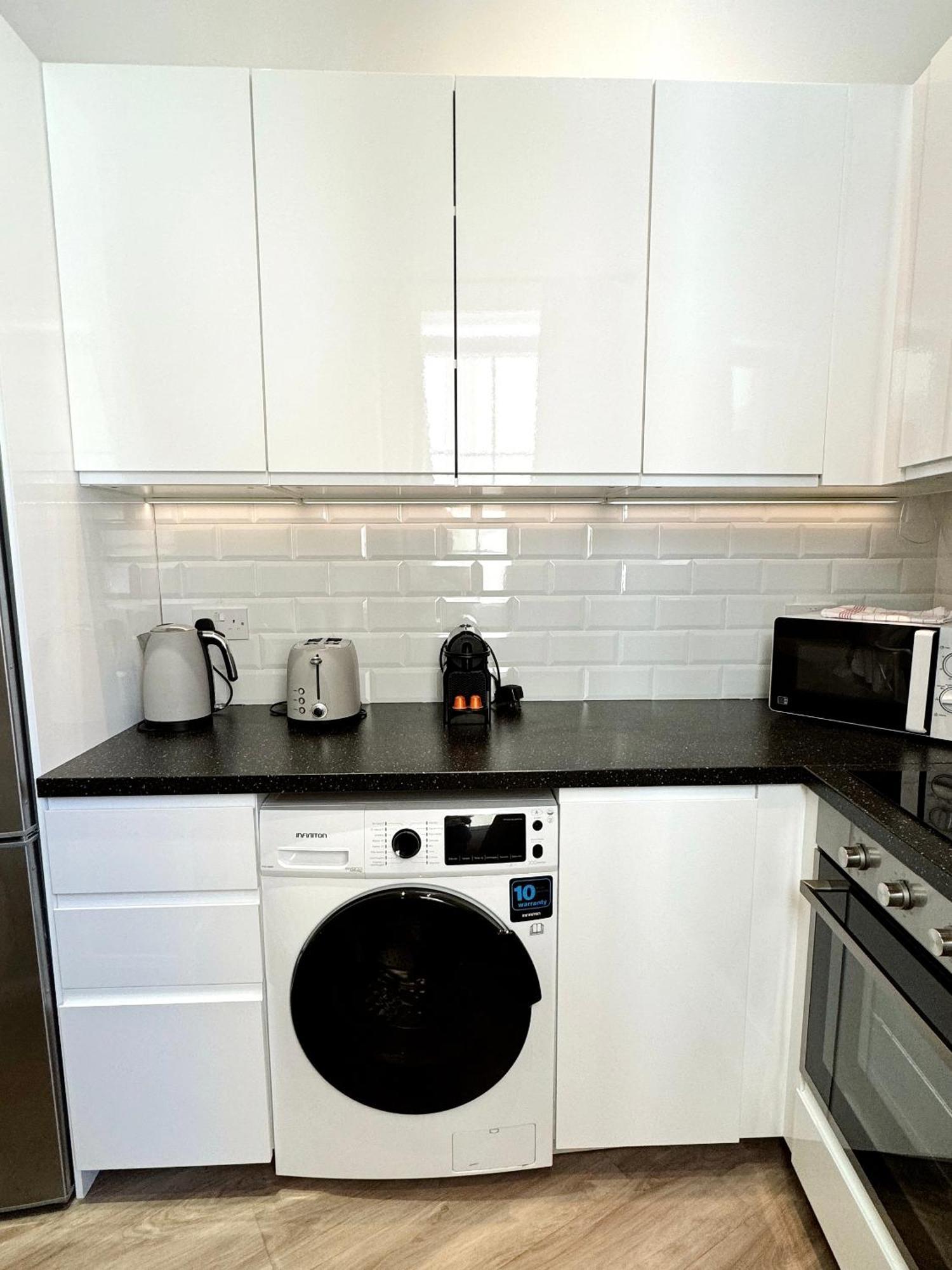 Delightful City Centre Studio Clarendon Apartment - Grand Central House ยิบรอลตาร์ ภายนอก รูปภาพ