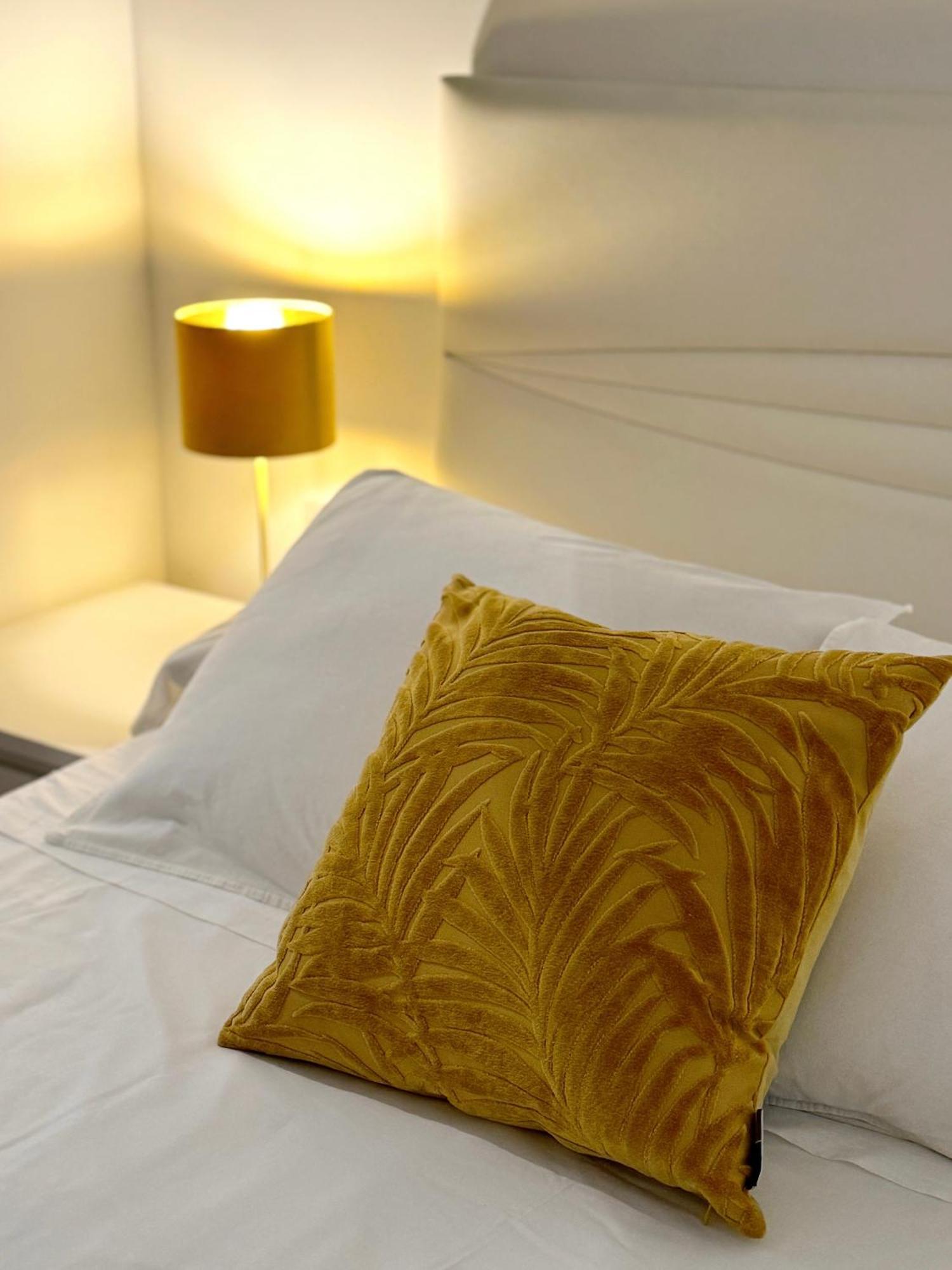Delightful City Centre Studio Clarendon Apartment - Grand Central House ยิบรอลตาร์ ภายนอก รูปภาพ