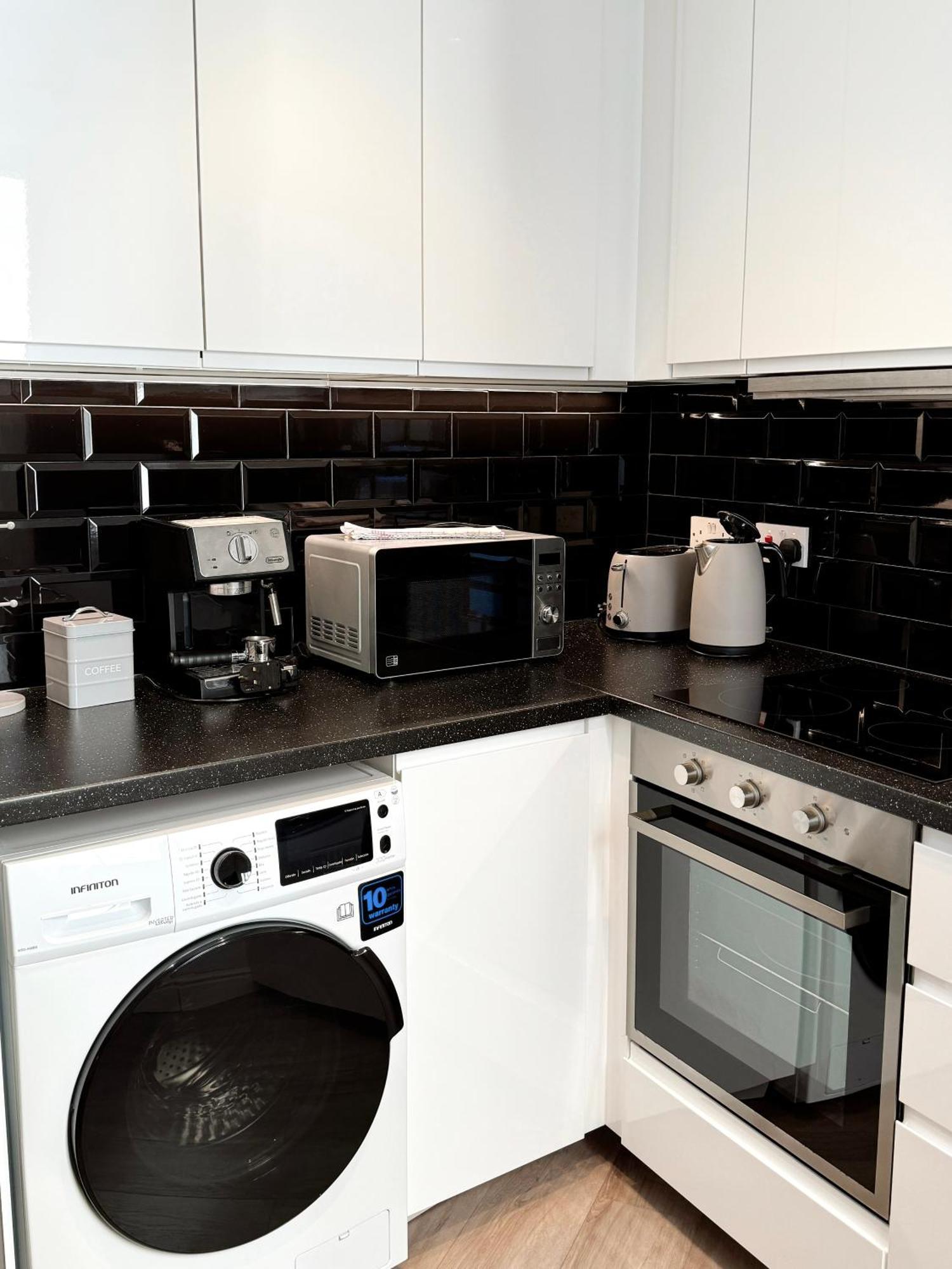 Delightful City Centre Studio Clarendon Apartment - Grand Central House ยิบรอลตาร์ ภายนอก รูปภาพ