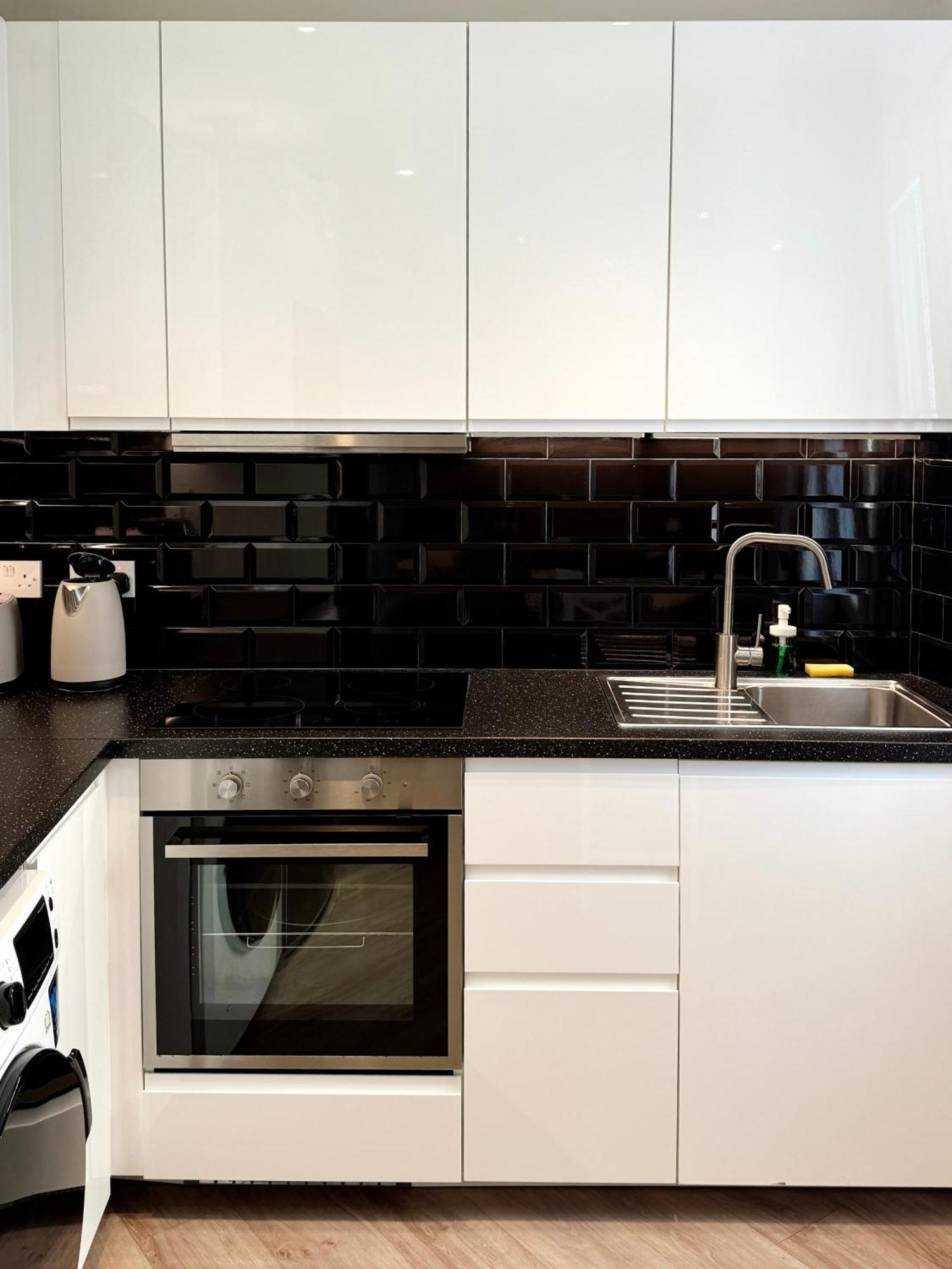 Delightful City Centre Studio Clarendon Apartment - Grand Central House ยิบรอลตาร์ ภายนอก รูปภาพ