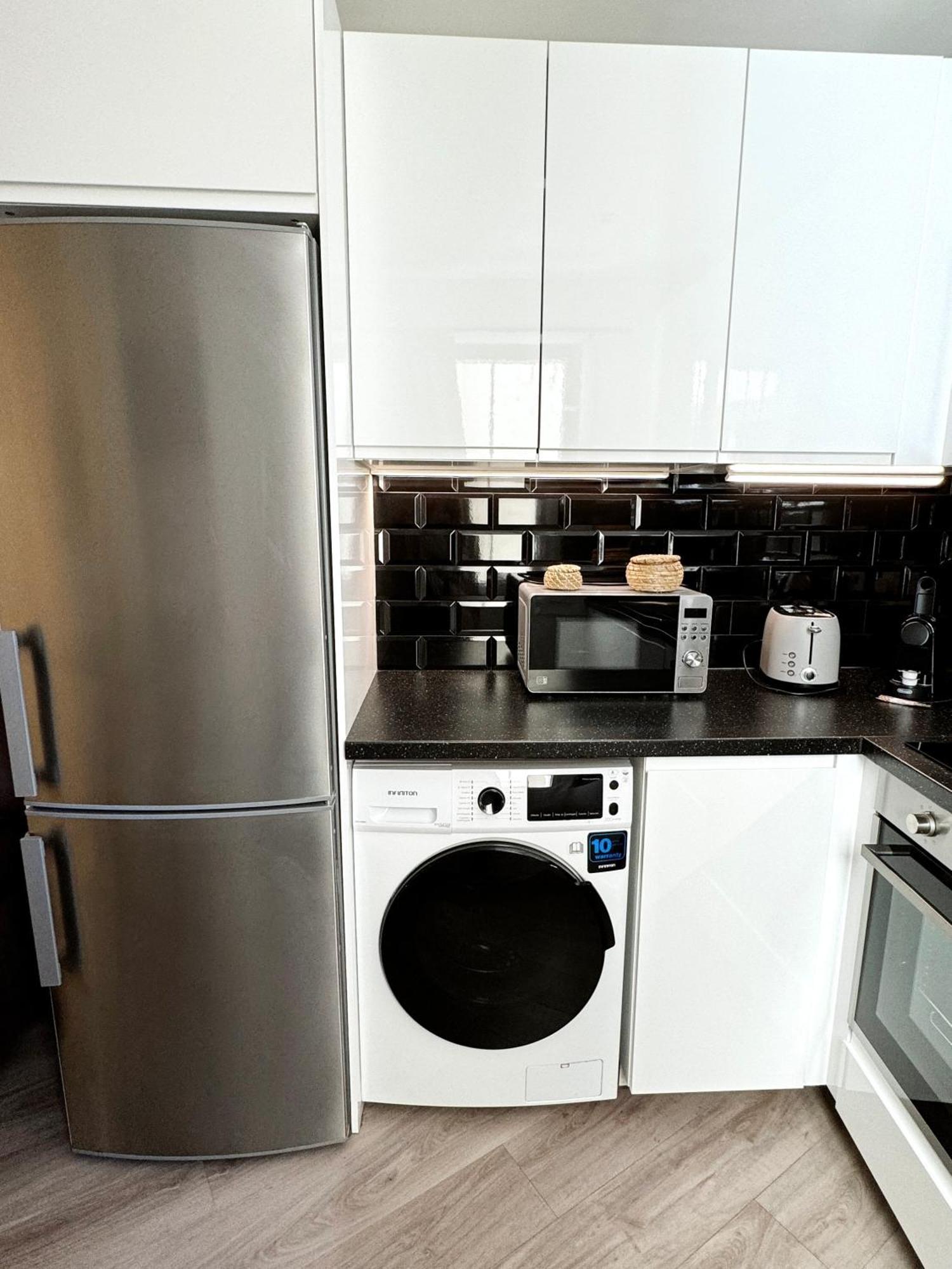 Delightful City Centre Studio Clarendon Apartment - Grand Central House ยิบรอลตาร์ ภายนอก รูปภาพ