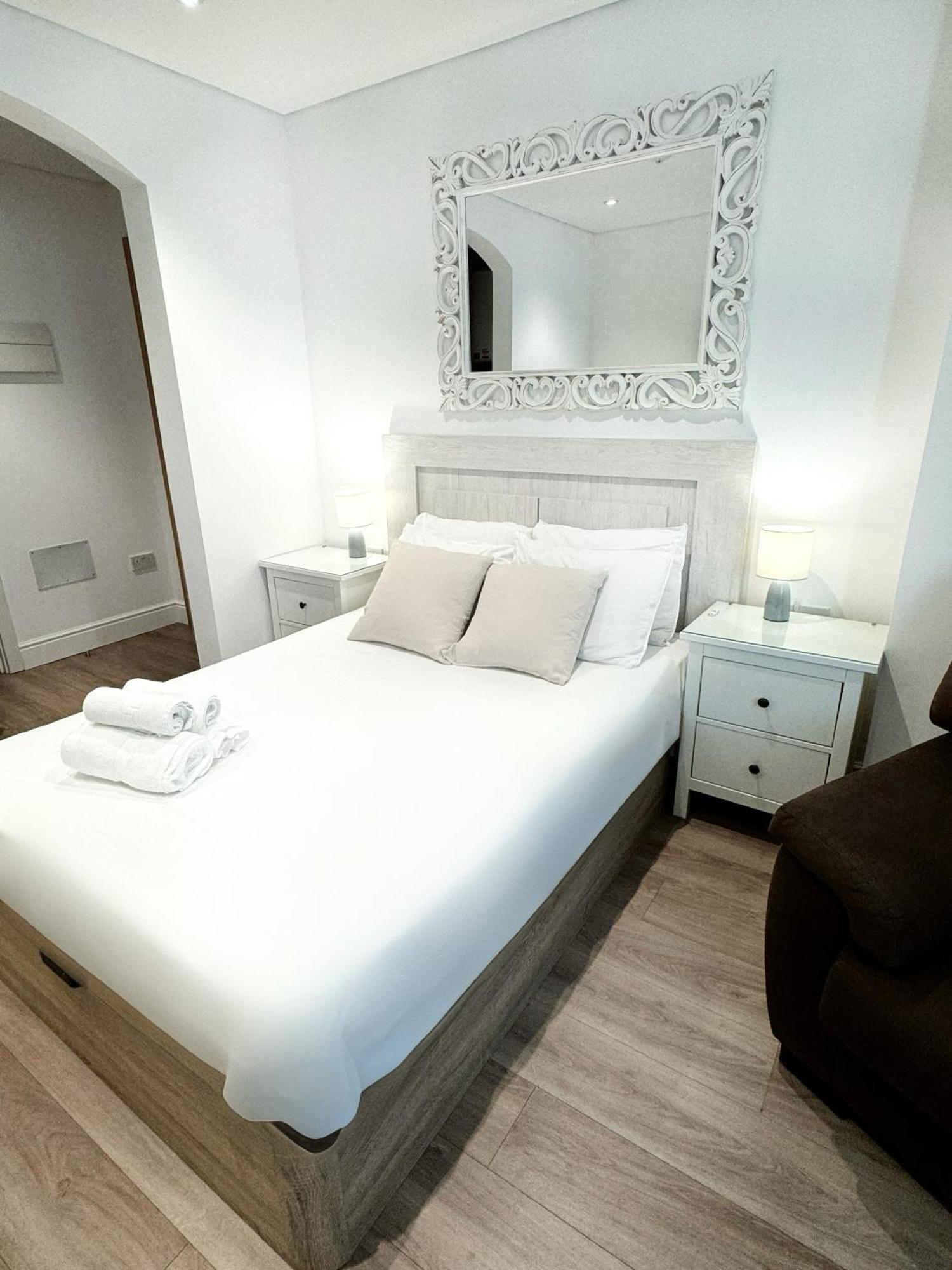 Delightful City Centre Studio Clarendon Apartment - Grand Central House ยิบรอลตาร์ ภายนอก รูปภาพ